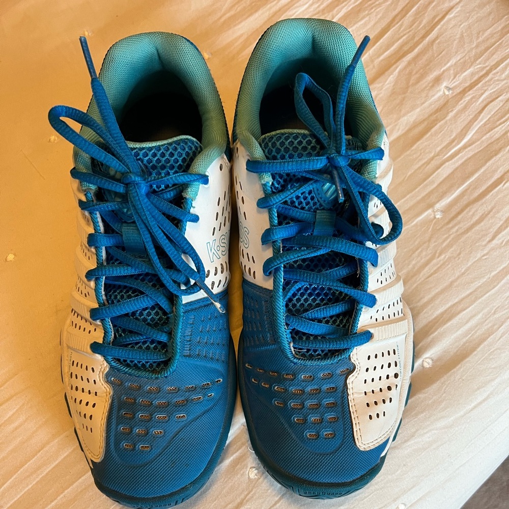 KSwiss sneakers in a kids size 4.5
